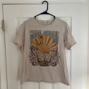 Altar’d State Women’s Here Comes the Sun Graphic Tee Size Small